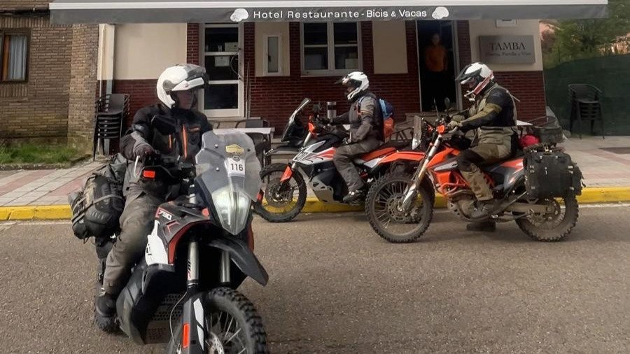 Motorcyclists at Hotel Bicis & Vacas in La Pola de Gordón, León